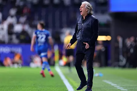 أعاد مدرب اللياقة و7 مساعدين.. الجهاز الفني لجيسوس في النصر